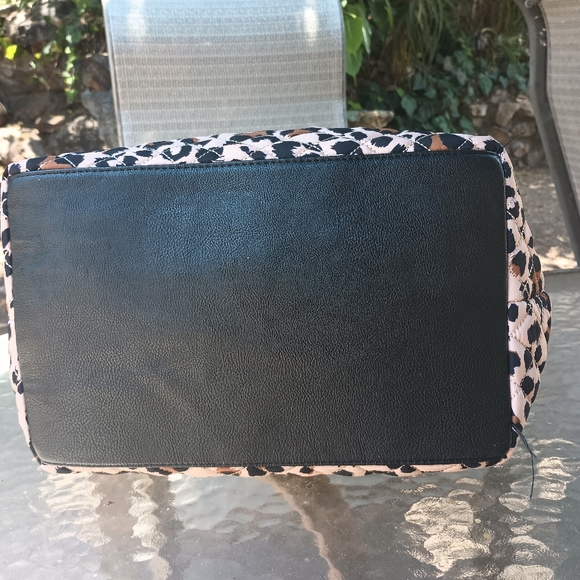 Betsy Johnson Leopard tote. - Picture 3 of 9